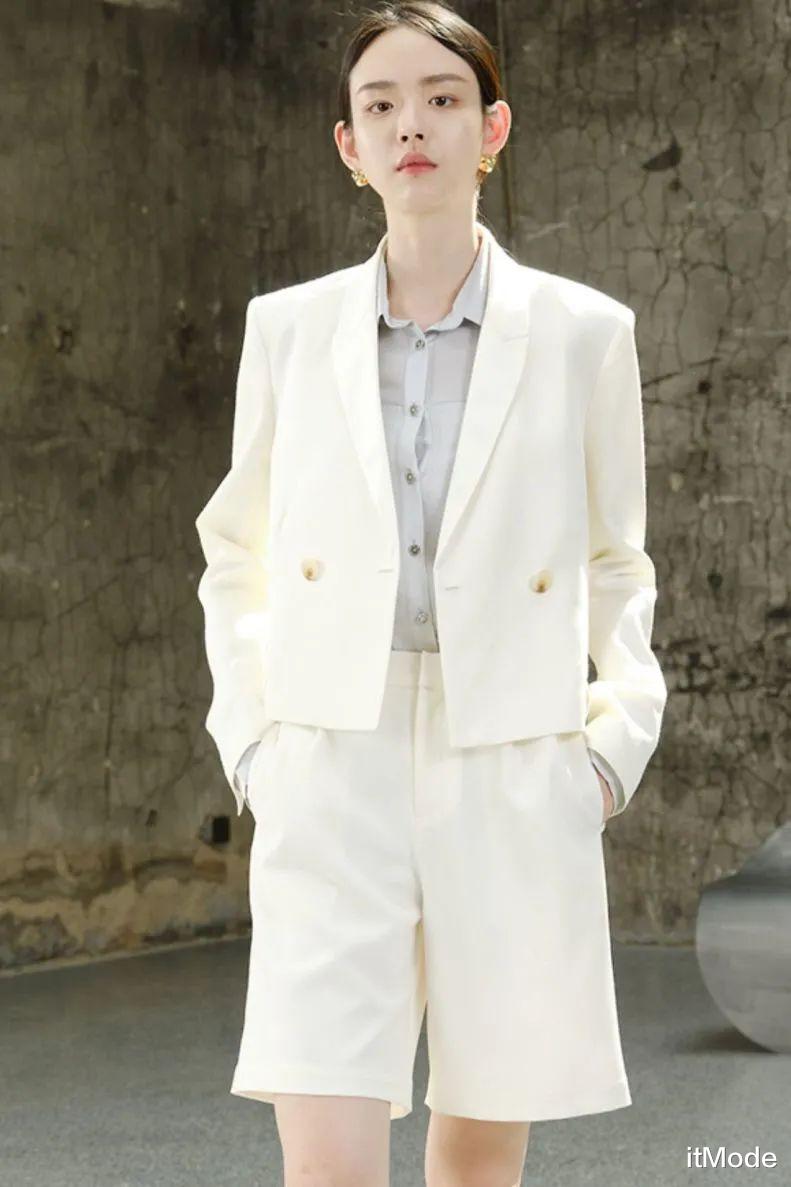 itMode 西服+裙子=入秋超火混搭套路，好看爆了！