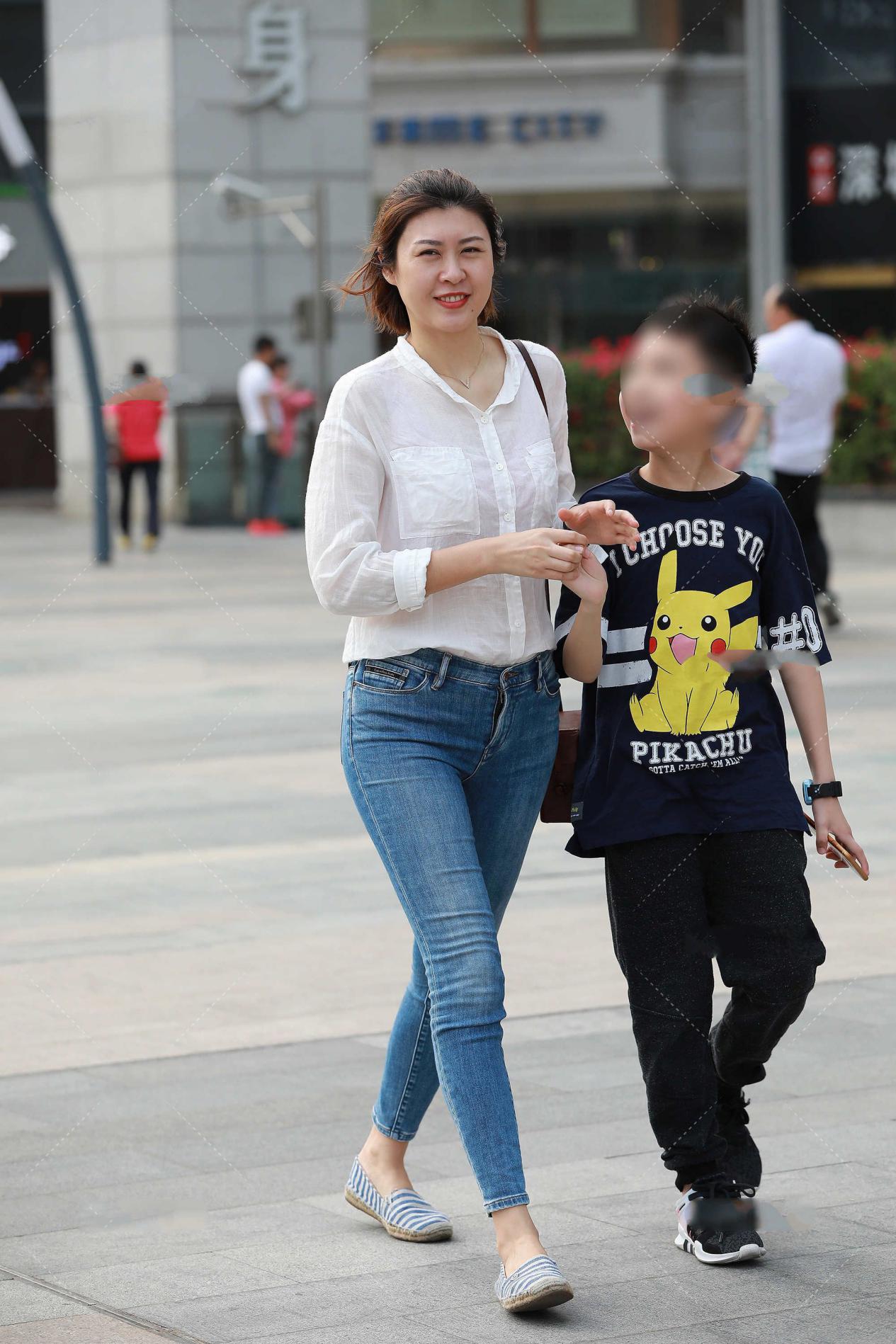 穿衣搭配|白衬衫与牛仔裤的穿搭，职场达人穿搭，简单大气，时尚自然