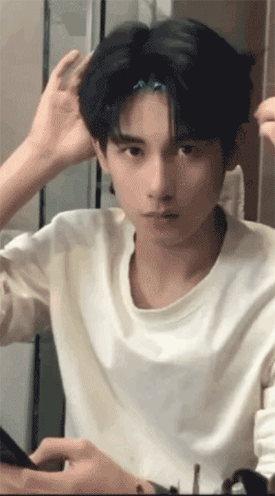 胡先煦|胡先煦的成长好像总是比别人慢一步，瘦下来更有少年感了