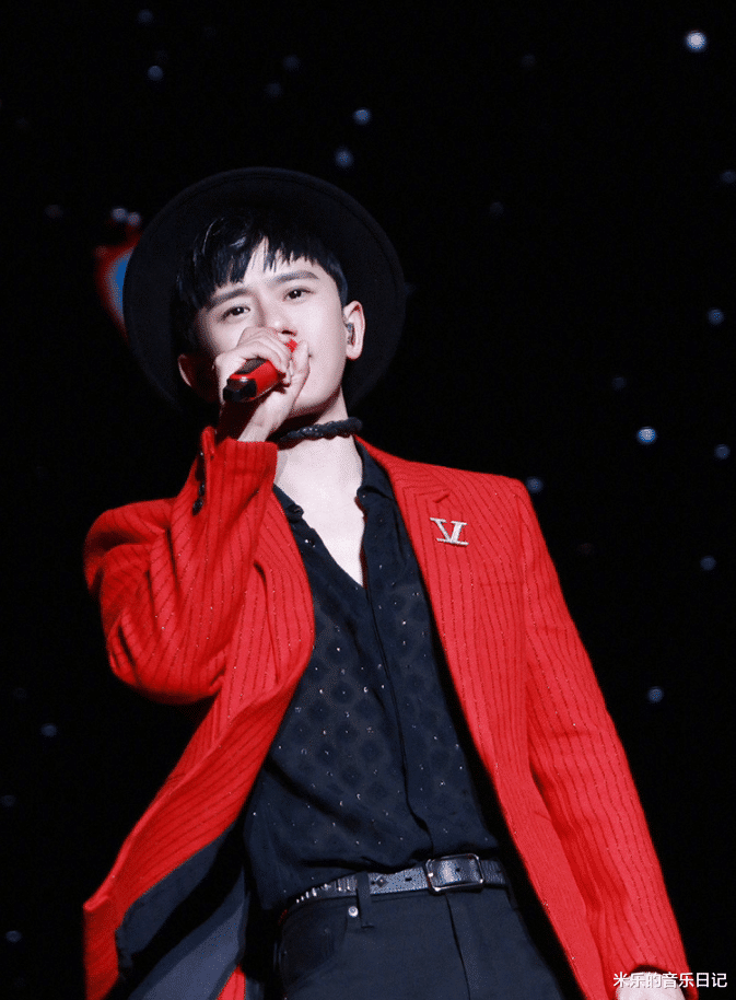 张杰|张杰是什么神仙偶像啊，演唱会居然还有线上直播？让粉丝一起狂欢