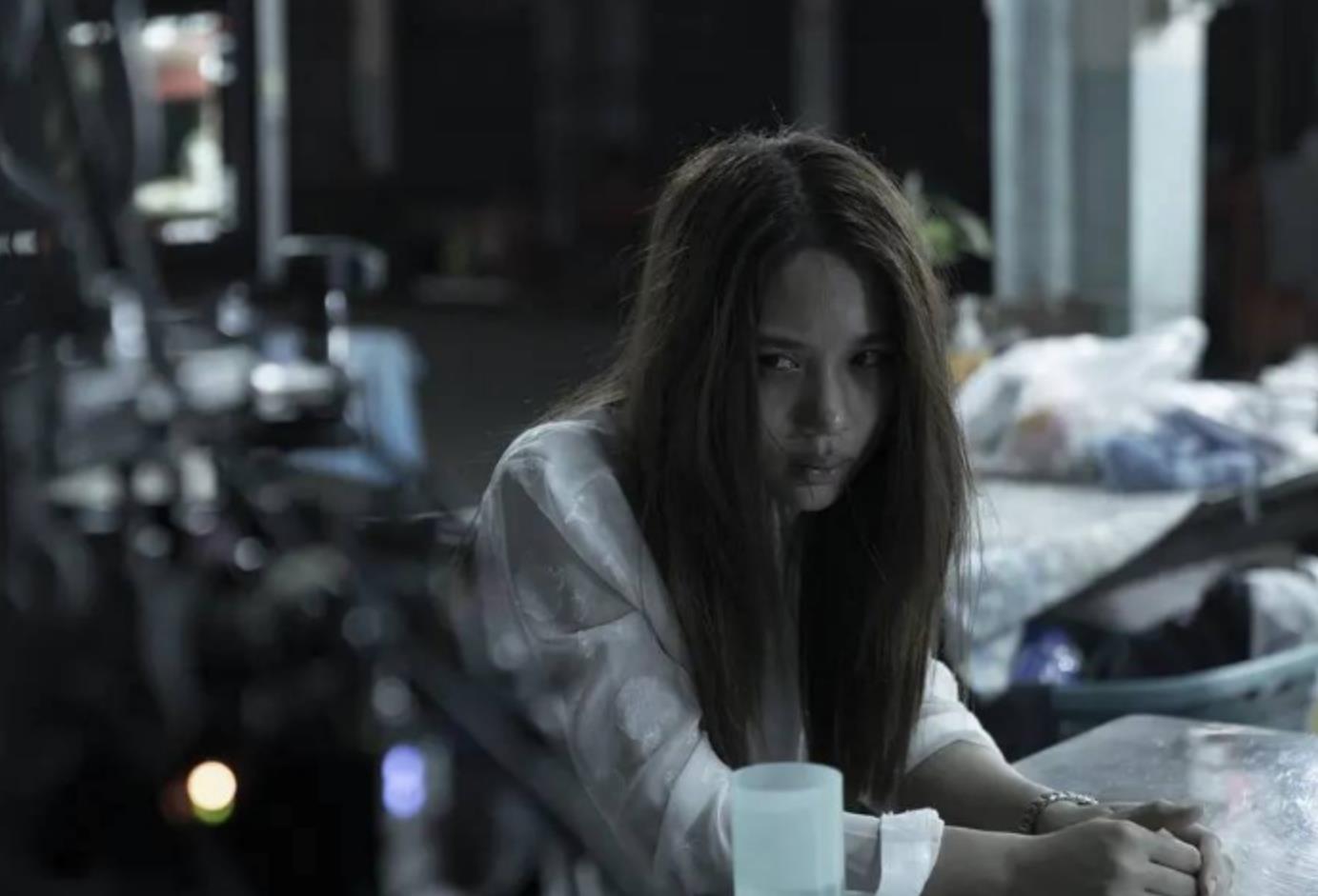 豆瓣|2021开分最高恐怖片，影院开灯放映，果断一星：因为吓的头疼