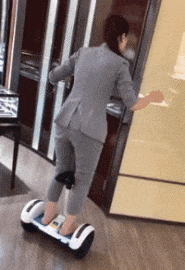 动物庄园|“漫展看到一位乌漆嘛黑妹子，请问她扮演的角色是谁？”