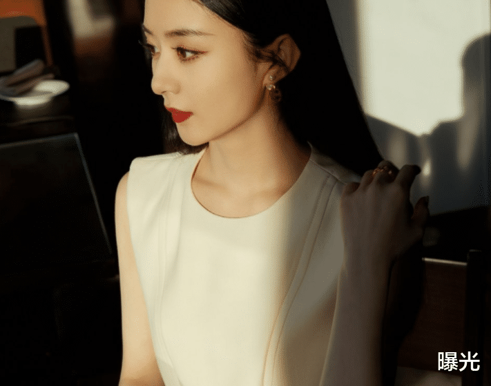 赵丽颖|冯绍峰被坑惨了？离婚20天后，赵丽颖喜讯传来，何老师真没说错