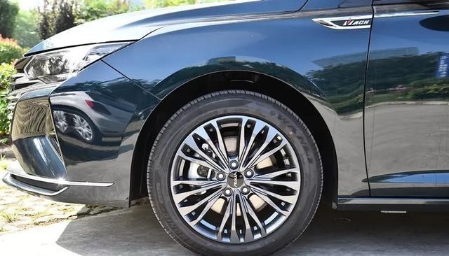 月月读唐诗|同事纠结买朗逸还是轩逸，我却推荐了它，修车师傅：确实内行！