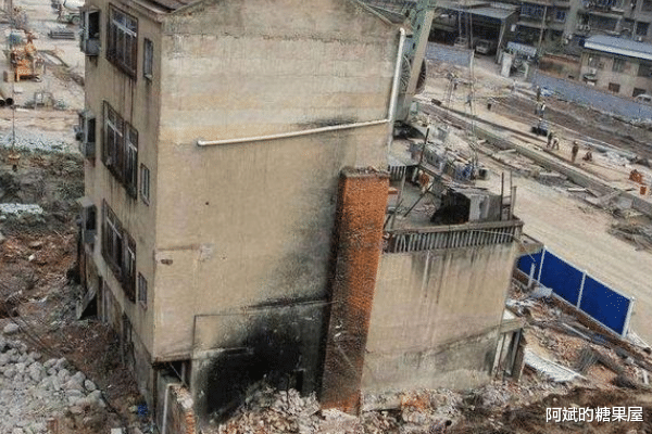 阿斌旳糖果屋 武汉“钉子户”索要天价赔偿，被开发商告上法庭，最终被依法拆除