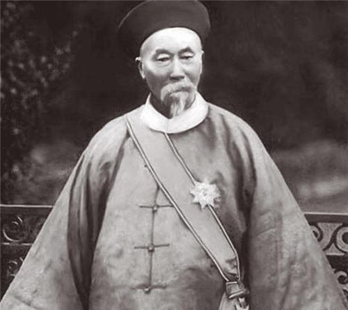 李鸿章|妹妹太丑没人娶，哥哥不顾世俗眼光娶妹妹为妻，生下一子闻名世界