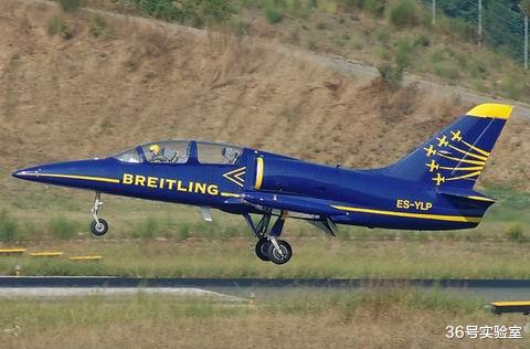 高射炮|来自捷克的传奇战机，L-39“信天翁”教练机