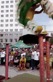 美人閣 感覺姑娘的這個動作比一字馬難得多，哈哈哈