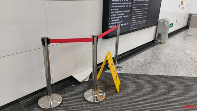 撞坏地铁站内一块瓷砖要赔1800元?成都地铁回应