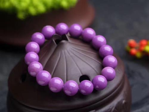 紫罗兰翡翠|价值1800万的一串天价葡萄,不能吃,只能用来当摆设。