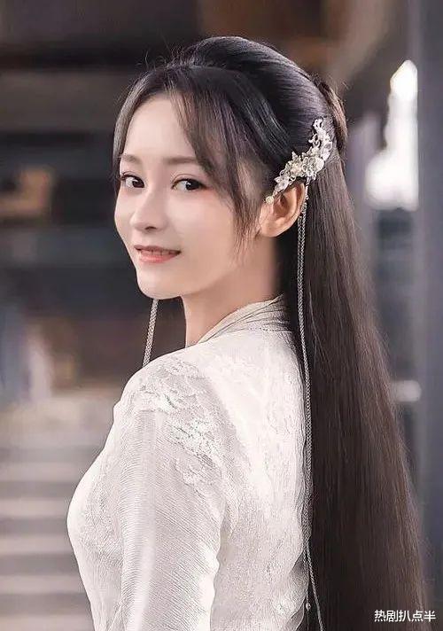 香蜜沉沉烬如霜|嘉行太耽误人了，她因《香蜜》被记住，如今却在小网剧给爱豆作配