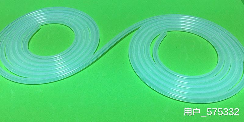 为什么硅胶制品会出现排气难和缩边开裂现象?