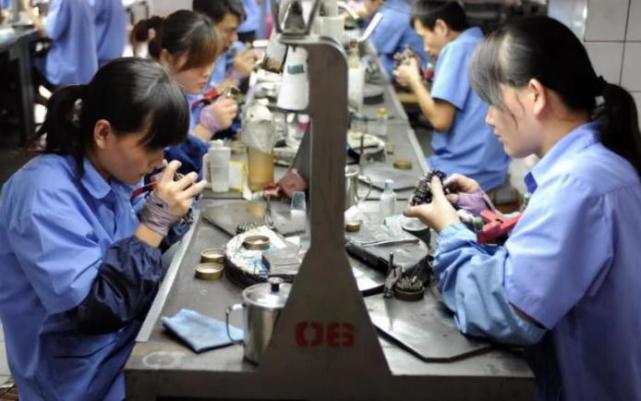 招聘|月薪7000，为何年轻人却一点不感兴趣？网友：月薪过万都没用