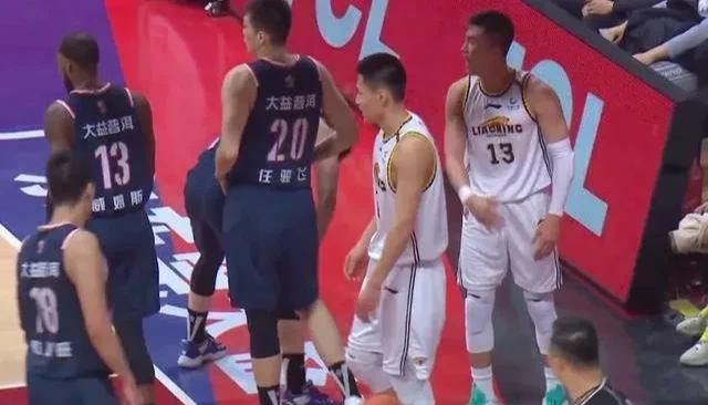 辽宁男篮|郭艾伦严厉批评辽宁队友10秒，这算是耍大牌吗？