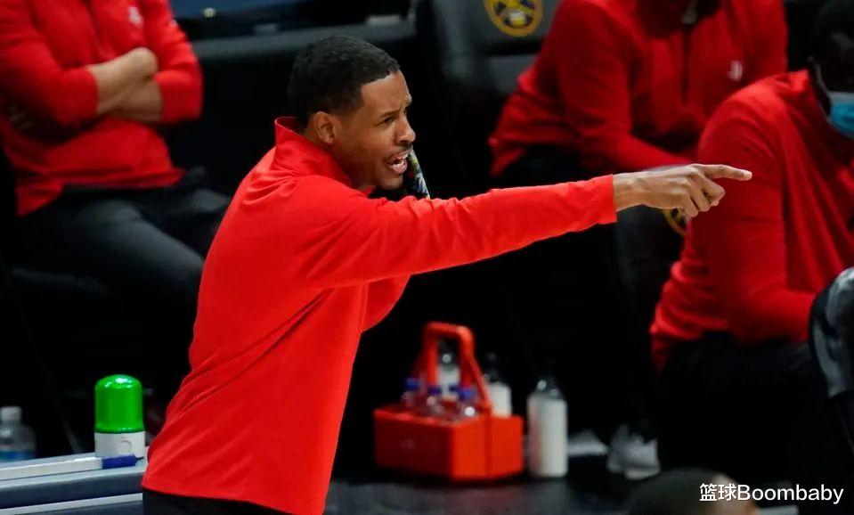 火箭队|挖槽!钉板大帽戈贝尔!这没年度十佳盖帽,我不看了!