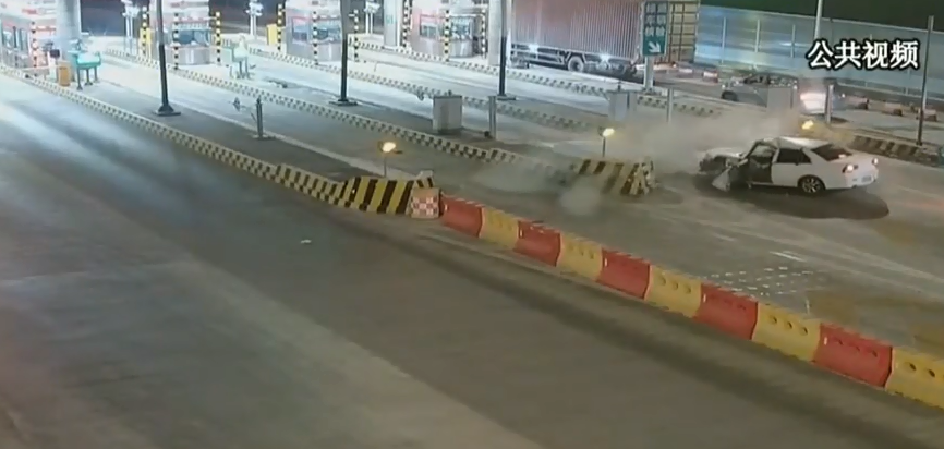 东方第一线 温州一男子醉驾撞安全岛后逃跑，警方2小时抓到，还企图蒙混过关