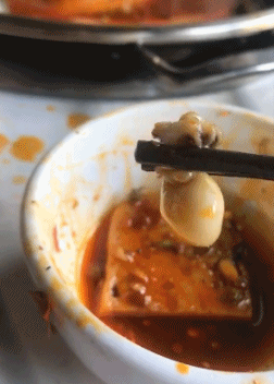 萌控孩|“相亲的小姐姐，一定要让我陪她荡秋千，谁知道这到底是什么操作啊？”