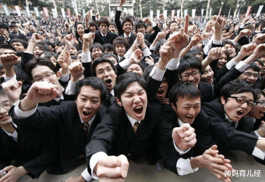 帅妈育儿经|白岩松为普通大学生点赞，名校生出国远走，是你们撑起了一片蓝天