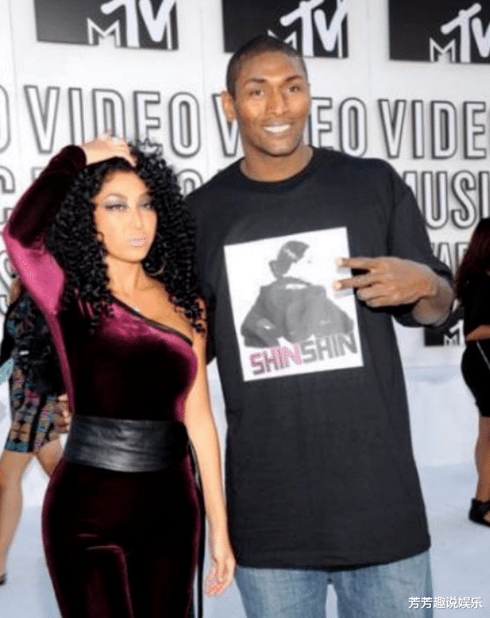 酒吧|内地女歌手和黑人球星相恋，却被“折磨”到住院，分手后透露对象家暴