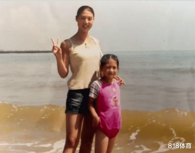 张雨霏|张雨霏: 母亲22岁就生我是个辣妈 她打扮特潮流每天还给我买美美的衣服