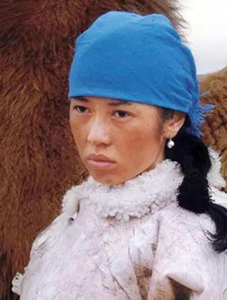 林志玲|明星们花钱也删除不了的照片,林志玲秒变村姑,金喜善被成龙坑惨