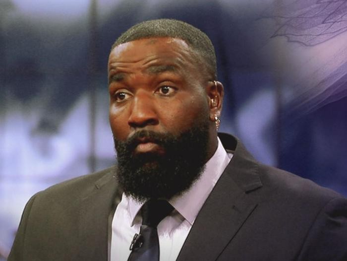 勒布朗·詹姆斯 美媒请求湖人交易浓眉，身材走形还带坏詹姆斯，两人都染上网瘾