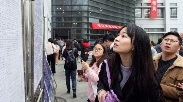 萌听小c姐|考生公务员笔试第二面试第一,政审却未通过,只因爷爷的“过失”