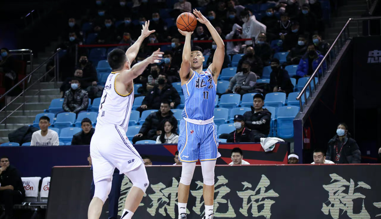 林书豪|26分7篮板，首钢替补四将意外爆发，林书豪6中0，双塔+锋线占优势