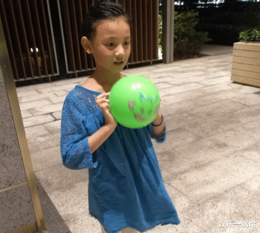 林生斌|林生斌大女儿酷似童星？俩人仅差一岁，仿佛看到长大后的林臻娅