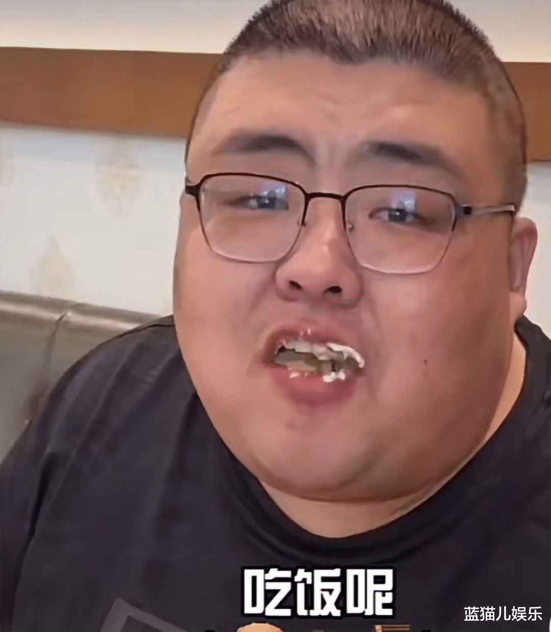 红雨|明知网友要反对，红雨为何要顶着压力复出？拉踩泡泡龙为直播预热引争议