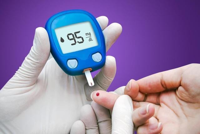 豆浆|糖尿病人要忌喝豆浆？提醒：这3物才容易“侵蚀”胰岛，尽量别碰