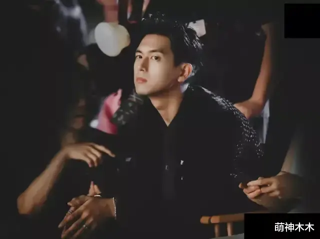 迪丽热巴|GQ后续也精彩！龚俊隔空发表获奖感言，官方放图全员变锥子脸