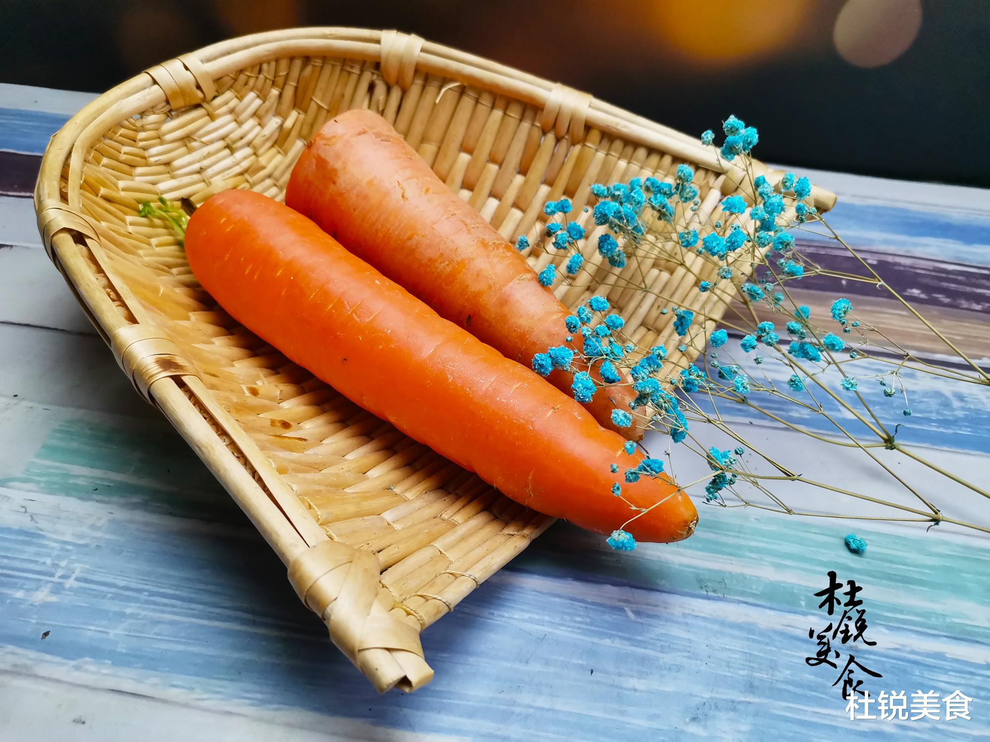 胡萝卜，买干净的还是带泥的？菜贩：这种胡萝卜剩下也不让家人吃