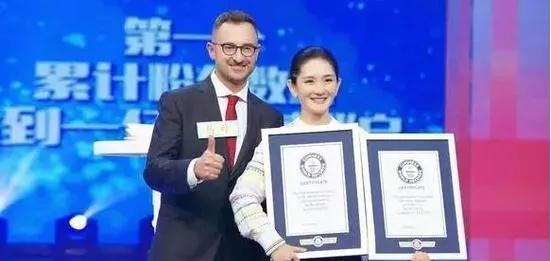 秦海璐|谢娜：浪潮退去，才知谁是裸泳，节目落幕，她时代也结束了