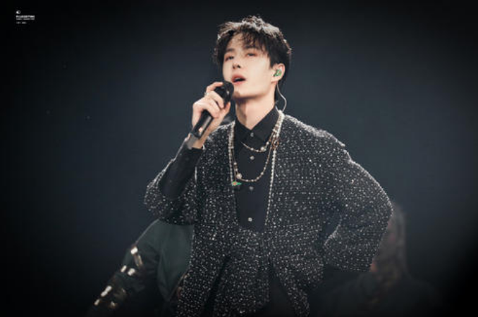 王一博|王一博：“整容风波”，恋情曝光？工作室两条声明发布