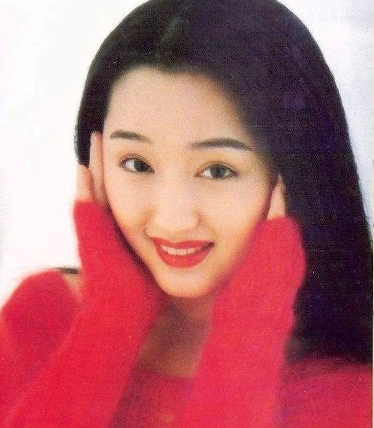 杨钰莹|明明可以成天后，谈个恋爱就过气了，50岁仍称女人没有爱情不行