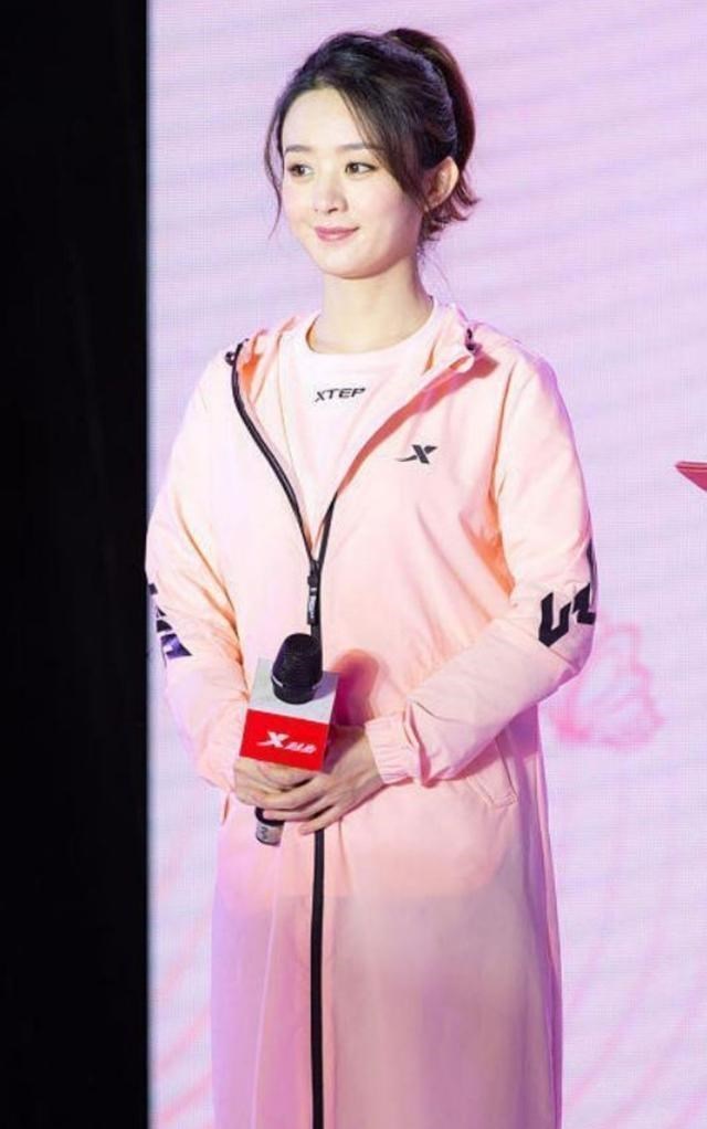 赵丽颖|赵丽颖气质比以前好多了，穿运动装也不会土，很有时尚女王的风范