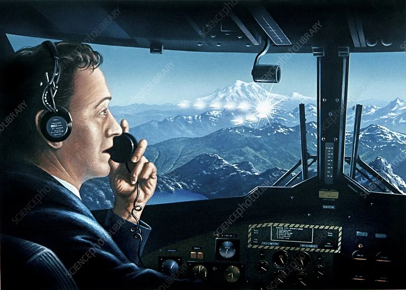 私人飞机高空惊险遭遇3马赫UFO,编队9艘飞碟飞跃华盛顿雪山!