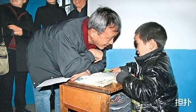坐拥6千多个停车位,一年可以收租3亿多,可惜却一分钱都不能花