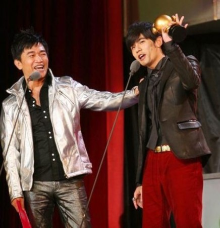 周杰伦|周杰伦两大“恩人”结局各异，吴宗宪宣布退圈，杨峻荣公司将上市