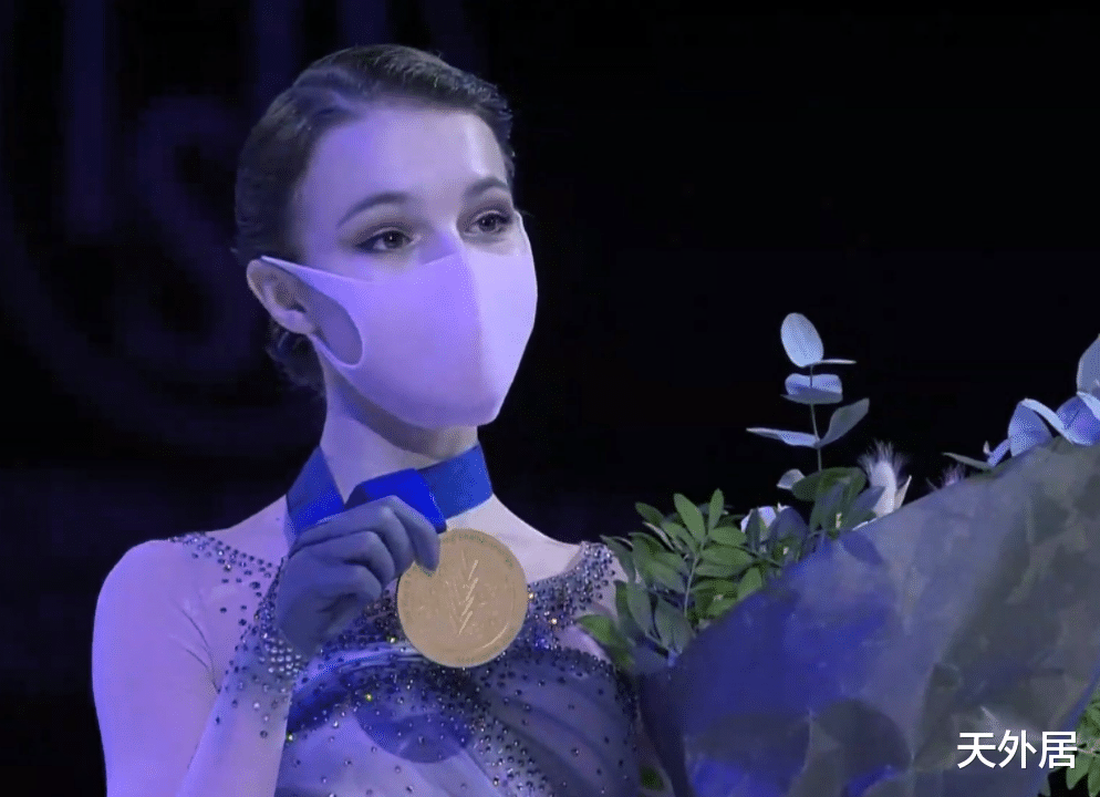 俄罗斯队|新女神！俄罗斯16岁天才少女首夺世锦赛冠军，口罩都遮不住高颜值