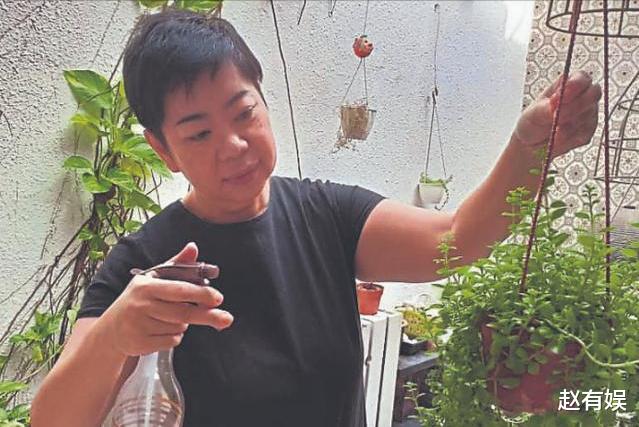 娱乐圈|55岁女星剃度出家！全程直播削发穿僧衣，曾言：与佛法有不解之缘