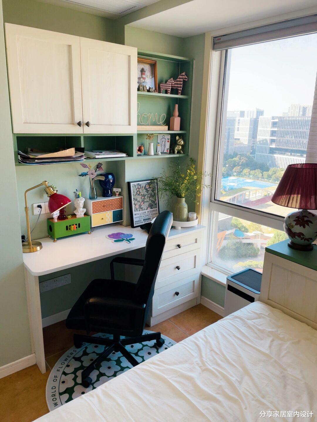 她家已经入住五年的房子，花里胡哨却很好看，全屋干净又实用