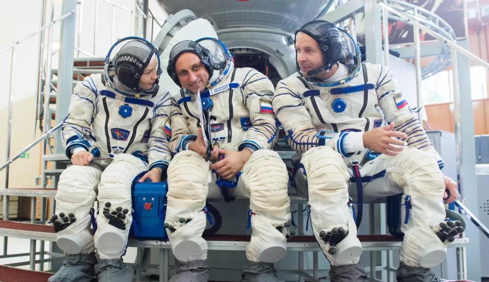 航天员 历时12天，首部“太空电影”拍摄已完成，联盟号和摄制组返回地球