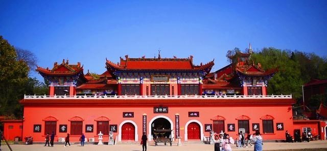 信阳 河南信阳：周末游玩好去处，游河祝佛寺，面朝大海春暖花开的地方