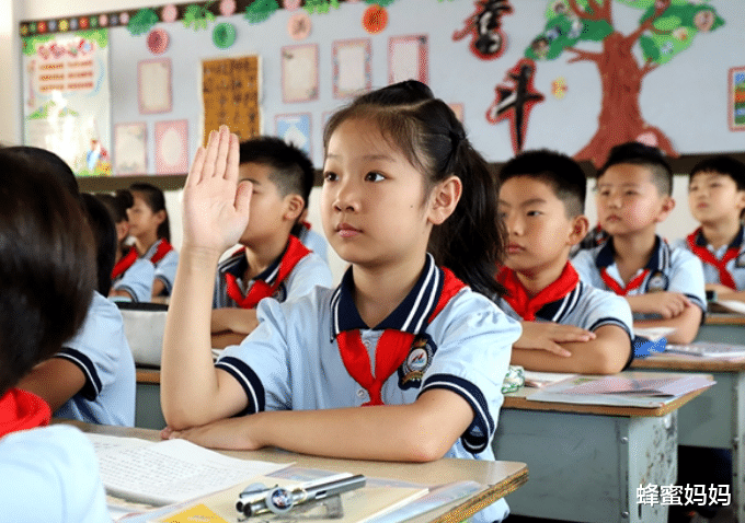 蜂蜜妈妈|一项通知下发，取消小学“学前班”，学生减负后，小学老师没有快乐了