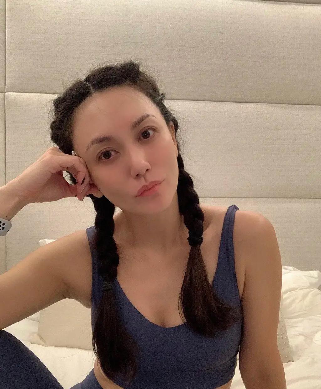 BiuVogue|郭妃丽虽然都奔五了，身材还是这么好，依旧是那个\＂白牡丹\＂