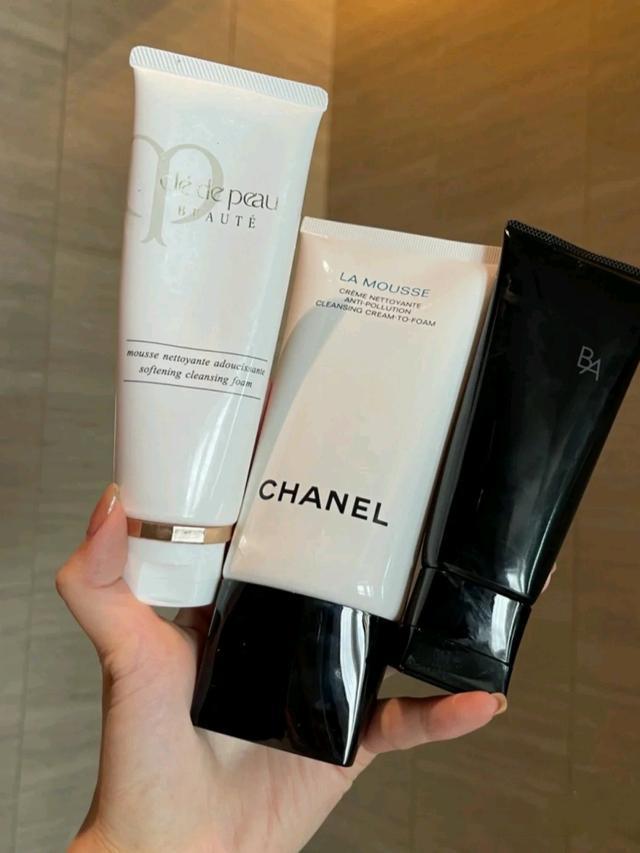 护肤品 女人40岁之后，护肤品使用顺序怎么用？很多人不懂，难怪肤质粗糙