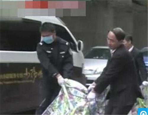 湖南一16岁少女,因偷骑男友摩托车撞车,惨遭男友伙同前女友分尸