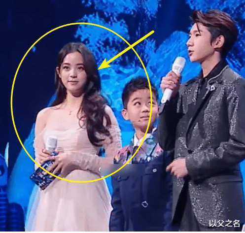 以父之名 175cm的王源和欧阳娜娜同台,身高差距让人意外,谁撒谎一目了然